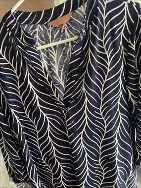 Amiana Navy and White Wave-Print Top